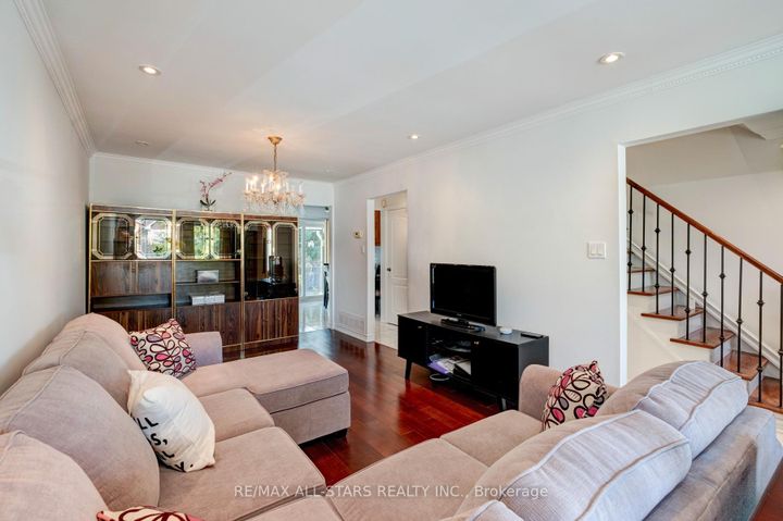 Photo 9 at 8A Ruthven Place, Smythe, Toronto
