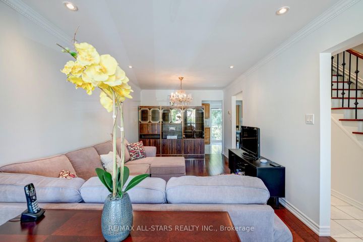 Photo 10 at 8A Ruthven Place, Smythe, Toronto