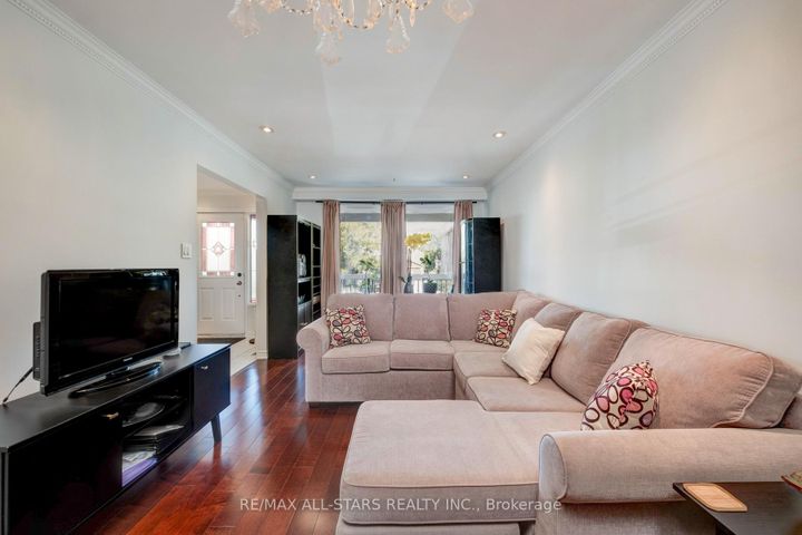 Photo 11 at 8A Ruthven Place, Smythe, Toronto