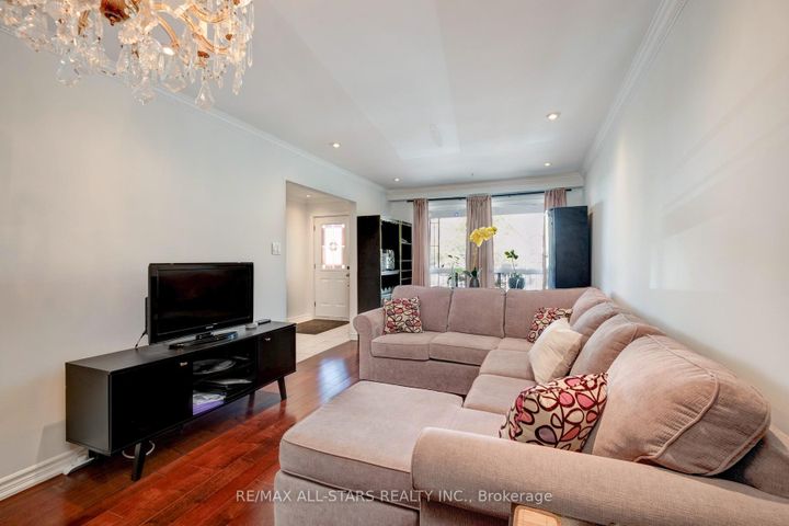 Photo 12 at 8A Ruthven Place, Smythe, Toronto