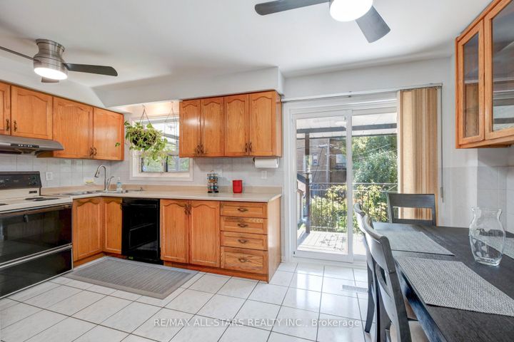 Photo 15 at 8A Ruthven Place, Smythe, Toronto
