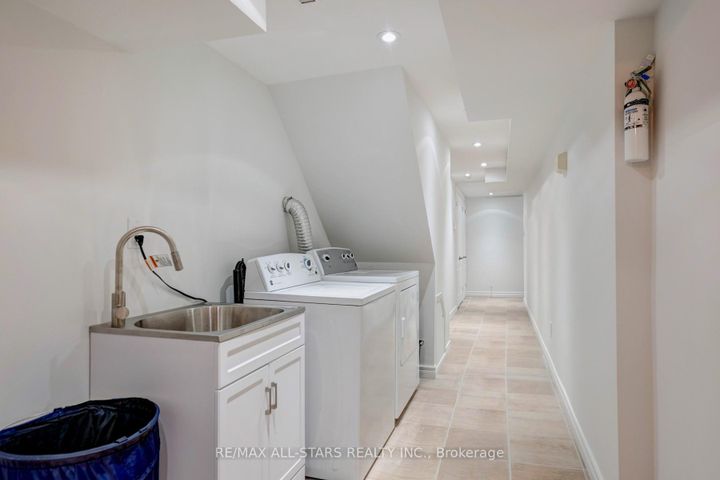 Photo 25 at 8A Ruthven Place, Smythe, Toronto