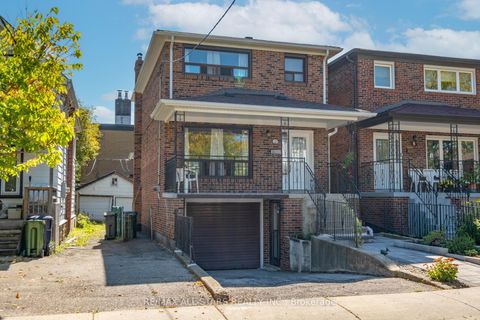 Photo 2 at 8A Ruthven Place, Smythe, Toronto