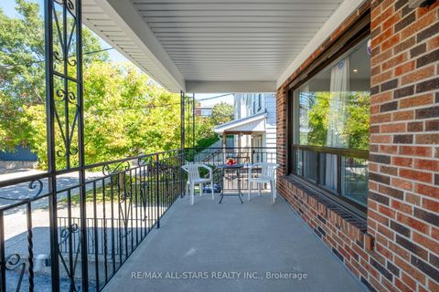 Photo 4 at 8A Ruthven Place, Smythe, Toronto
