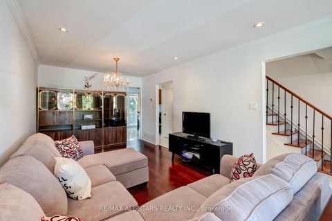 Photo 9 at 8A Ruthven Place, Smythe, Toronto