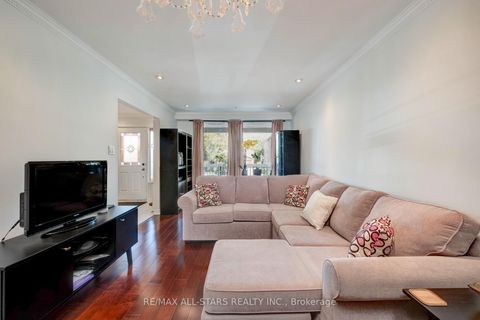Photo 11 at 8A Ruthven Place, Smythe, Toronto