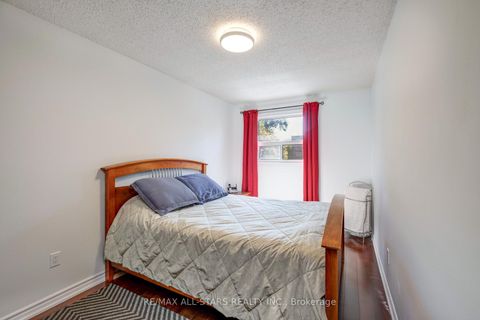 Photo 20 at 8A Ruthven Place, Smythe, Toronto