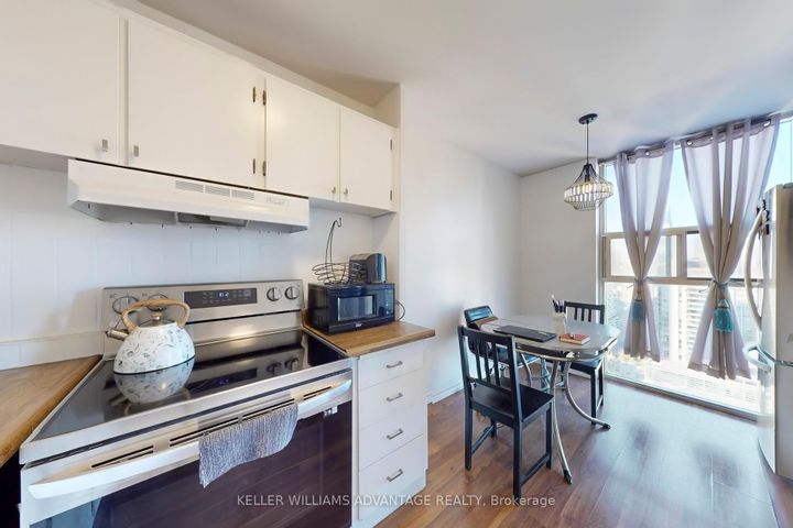 Photo 7 at 3109 - 40 Homewood Avenue, South St. James Town, Toronto