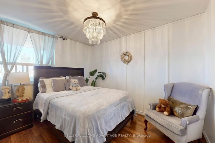 Photo 9 at 3109 - 40 Homewood Avenue, South St. James Town, Toronto