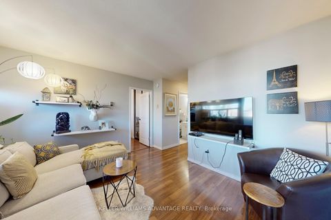 Photo 6 at 3109 - 40 Homewood Avenue, South St. James Town, Toronto