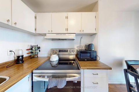 Photo 8 at 3109 - 40 Homewood Avenue, South St. James Town, Toronto