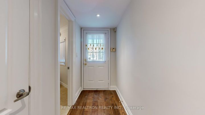 Photo 2 at 7 - 10 Post Oak Drive, Jefferson, Richmond Hill