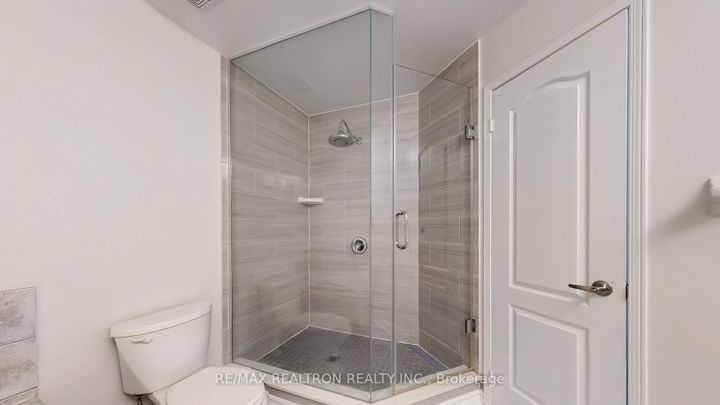 Photo 26 at 7 - 10 Post Oak Drive, Jefferson, Richmond Hill