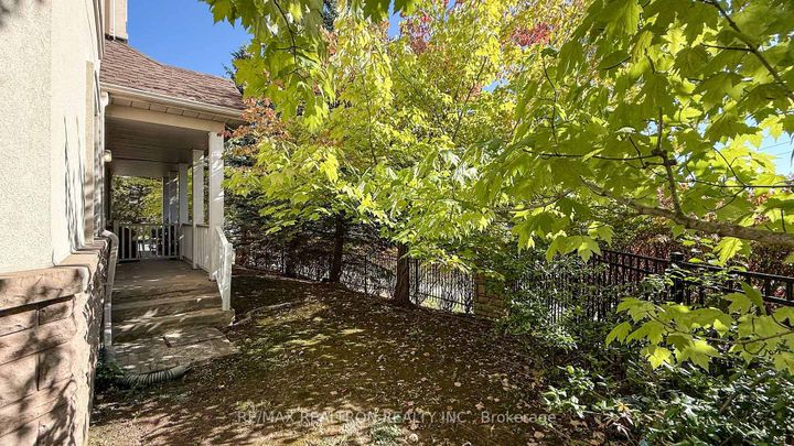Photo 46 at 7 - 10 Post Oak Drive, Jefferson, Richmond Hill