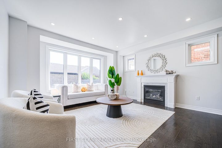 Photo 17 at 77 Diamond Jubilee Drive, Cornell, Markham