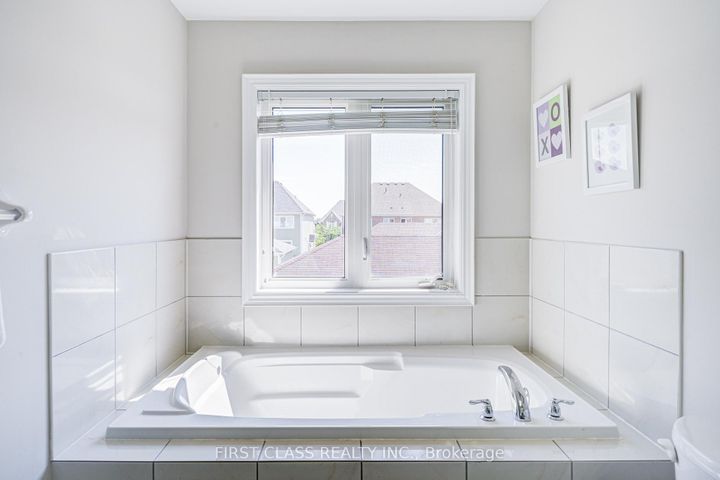 Photo 25 at 77 Diamond Jubilee Drive, Cornell, Markham