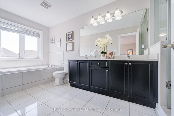 Photo 26 at 77 Diamond Jubilee Drive, Cornell, Markham