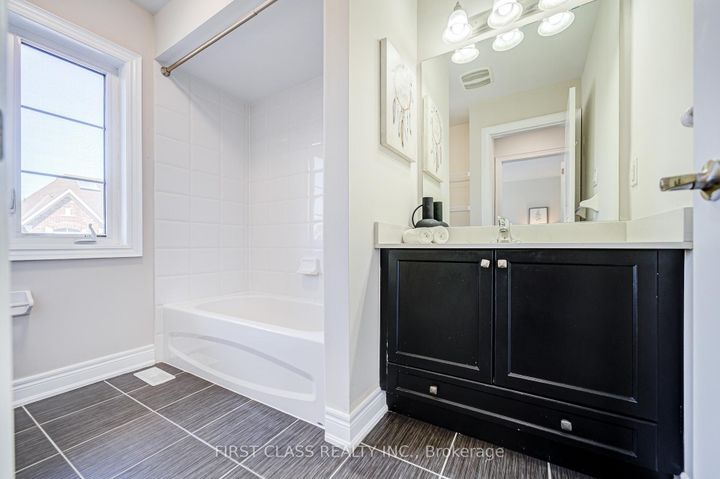 Photo 35 at 77 Diamond Jubilee Drive, Cornell, Markham
