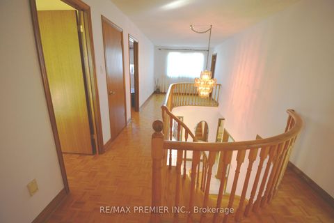 Photo 2 at 64 Partridge Circle, West Woodbridge, Vaughan