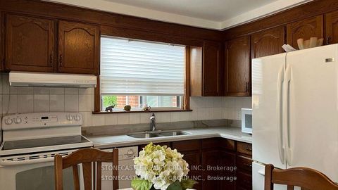 Photo 3 at 23 Quinan Drive, Maple Leaf, Toronto