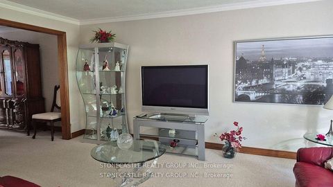 Photo 6 at 23 Quinan Drive, Maple Leaf, Toronto