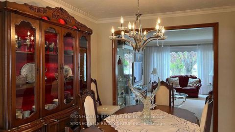 Photo 7 at 23 Quinan Drive, Maple Leaf, Toronto