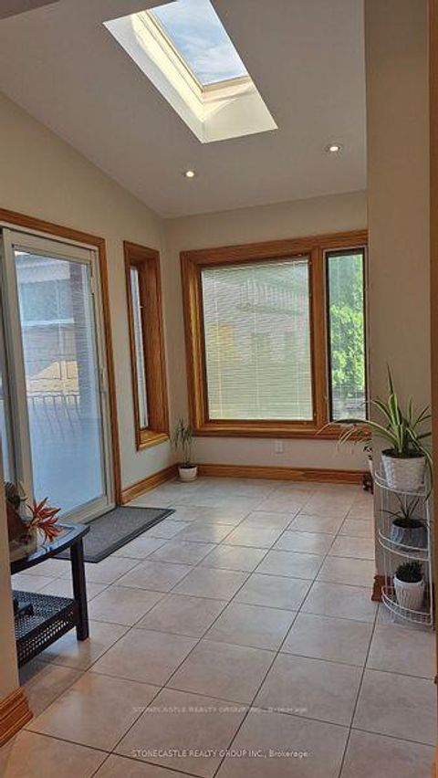 Photo 9 at 23 Quinan Drive, Maple Leaf, Toronto