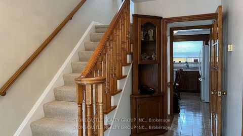 Photo 10 at 23 Quinan Drive, Maple Leaf, Toronto