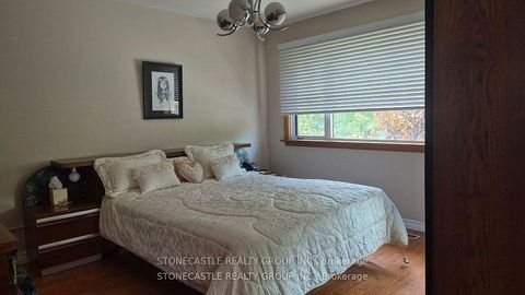 Photo 12 at 23 Quinan Drive, Maple Leaf, Toronto