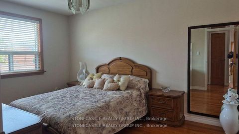 Photo 13 at 23 Quinan Drive, Maple Leaf, Toronto