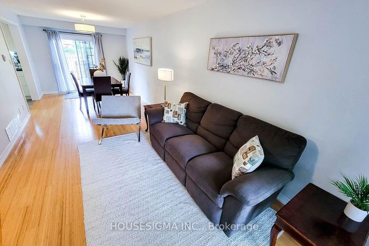 Photo 4 at 3111 Cantelon Crescent, Meadowvale, Mississauga