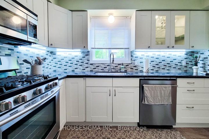 Photo 6 at 3111 Cantelon Crescent, Meadowvale, Mississauga