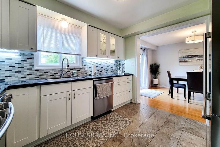 Photo 7 at 3111 Cantelon Crescent, Meadowvale, Mississauga