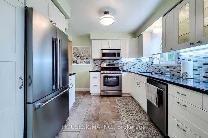 Photo 9 at 3111 Cantelon Crescent, Meadowvale, Mississauga