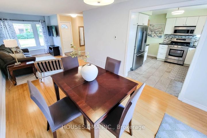 Photo 10 at 3111 Cantelon Crescent, Meadowvale, Mississauga