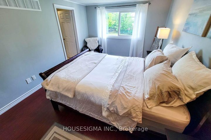 Photo 14 at 3111 Cantelon Crescent, Meadowvale, Mississauga