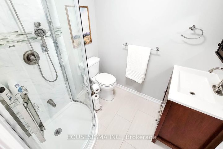 Photo 15 at 3111 Cantelon Crescent, Meadowvale, Mississauga