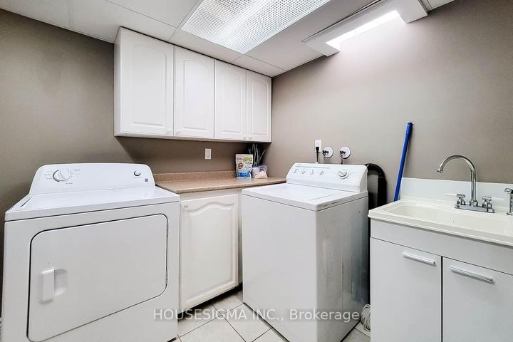 Photo 23 at 3111 Cantelon Crescent, Meadowvale, Mississauga