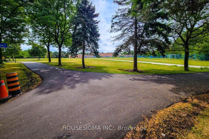 Photo 32 at 3111 Cantelon Crescent, Meadowvale, Mississauga