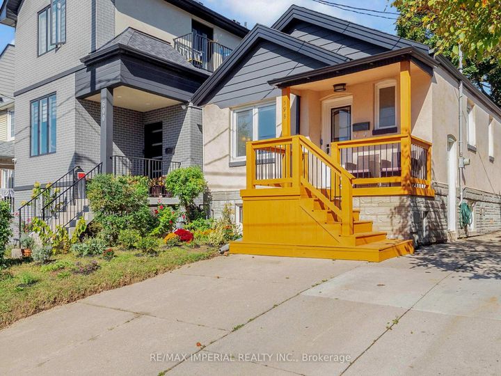 Photo 1 at 598 Ridelle Avenue, Belgravia, Toronto