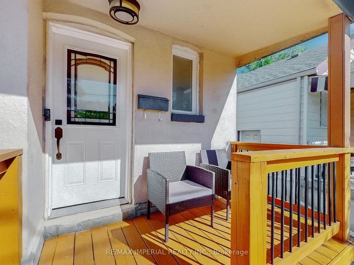 Photo 2 at 598 Ridelle Avenue, Belgravia, Toronto