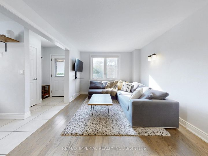 Photo 4 at 598 Ridelle Avenue, Belgravia, Toronto