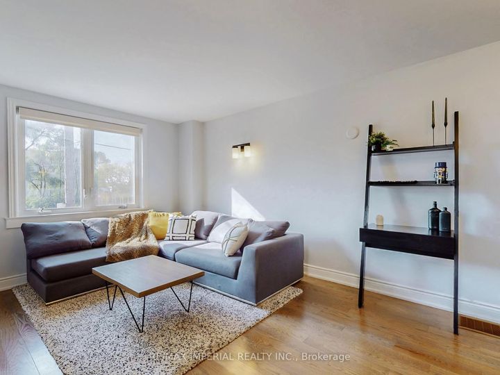 Photo 5 at 598 Ridelle Avenue, Belgravia, Toronto
