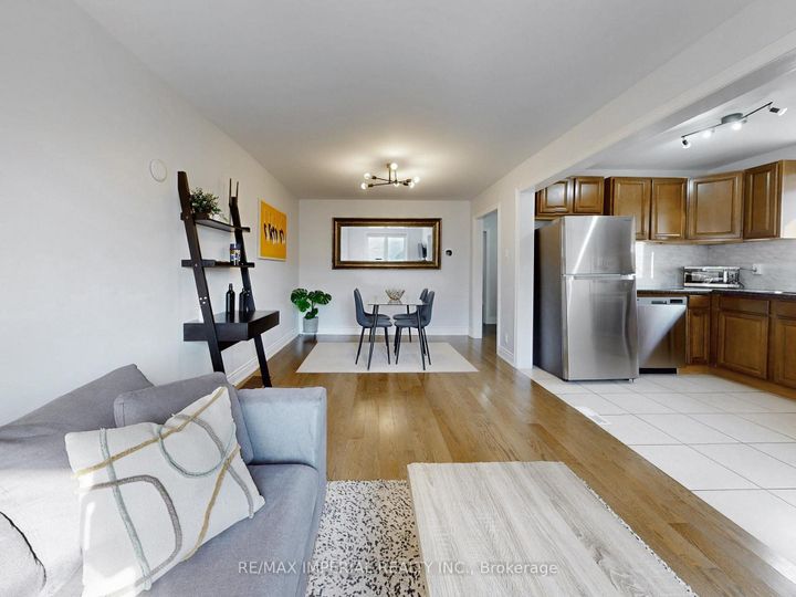 Photo 9 at 598 Ridelle Avenue, Belgravia, Toronto