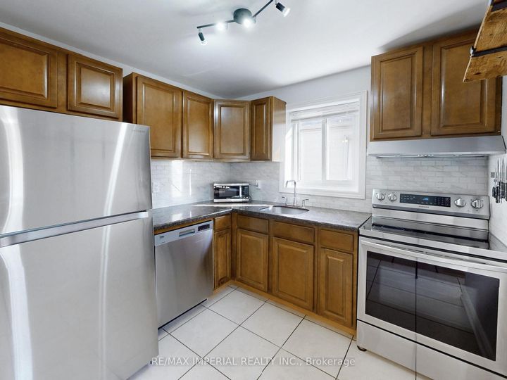 Photo 10 at 598 Ridelle Avenue, Belgravia, Toronto
