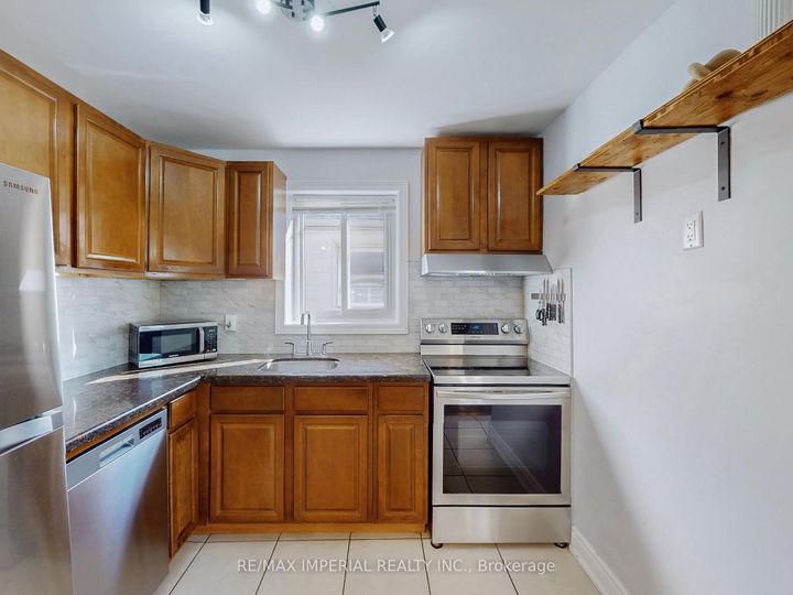 Photo 11 at 598 Ridelle Avenue, Belgravia, Toronto