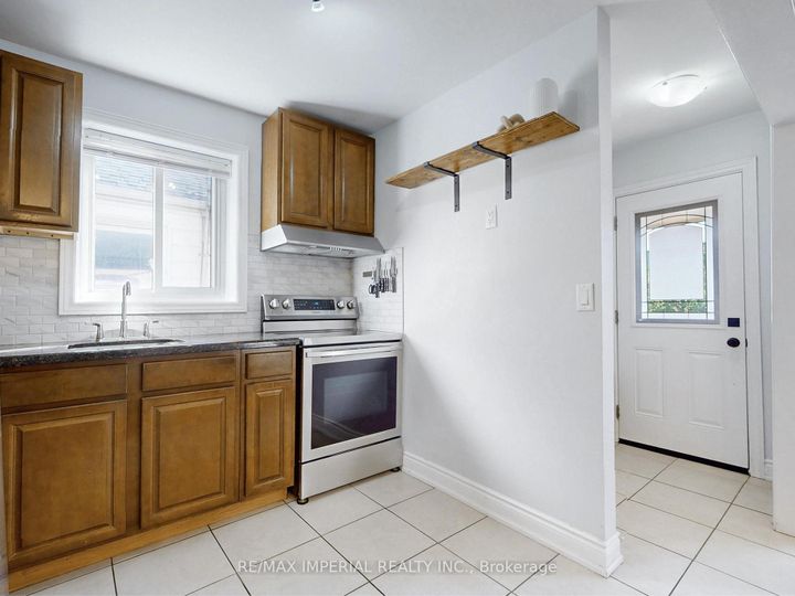 Photo 12 at 598 Ridelle Avenue, Belgravia, Toronto