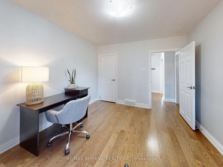 Photo 22 at 598 Ridelle Avenue, Belgravia, Toronto