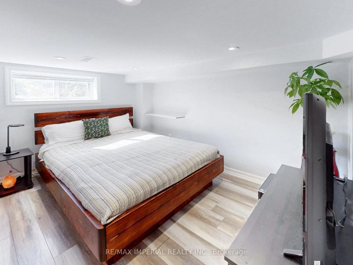 Photo 30 at 598 Ridelle Avenue, Belgravia, Toronto