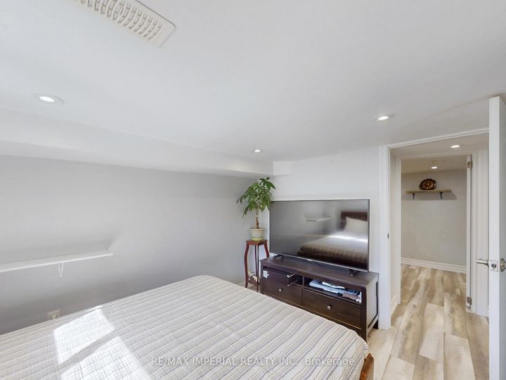 Photo 31 at 598 Ridelle Avenue, Belgravia, Toronto